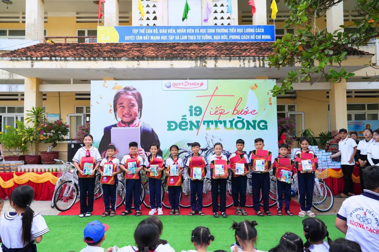 Hình ảnh minh họa các giá trị cốt lõi của Đa Gà Thomo: uy tín, an toàn, khách hàng là trọng tâm và đổi mới